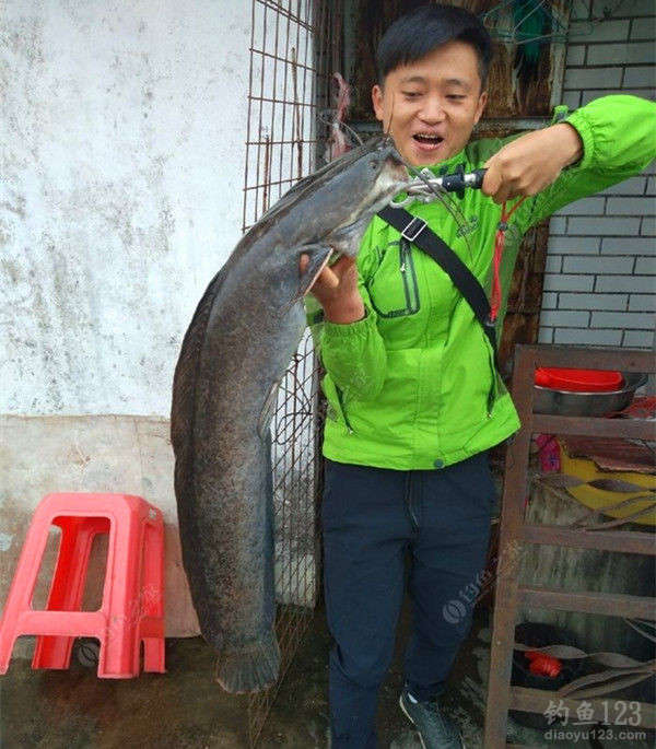 钓鱼图片