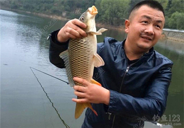 钓鱼图片