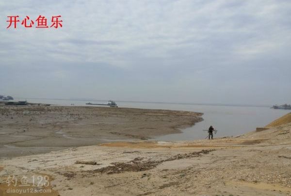 洞庭湖野钓场路亚钓获黑鱼