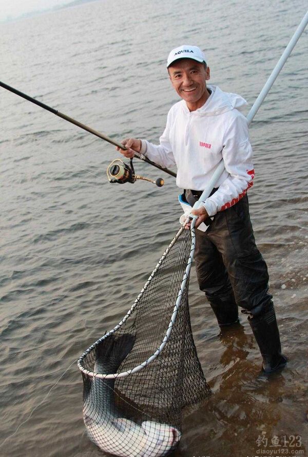 金沙河水库收获大青鱼