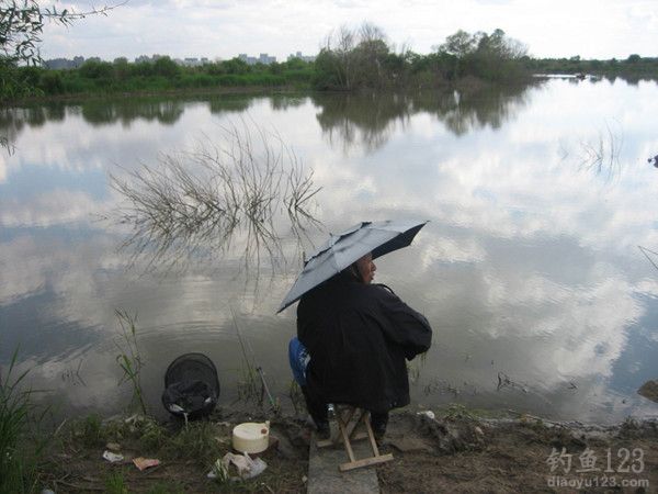 太阳出来戴上帽子