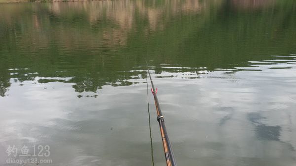 水库钓鱼