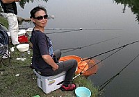 巾帼不让须眉美女钓友爽钓鲮