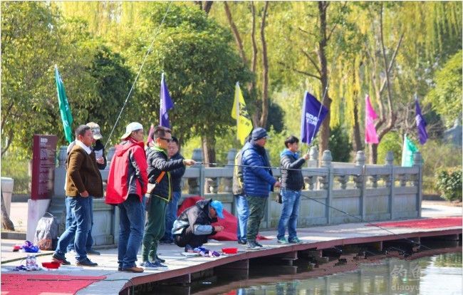 快乐垂钓工作站年会上钓获17斤大红鲤鱼