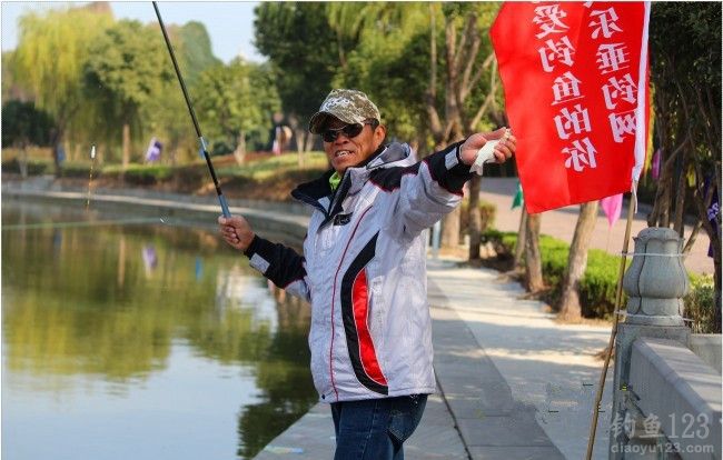 快乐垂钓工作站年会上钓获17斤大红鲤鱼