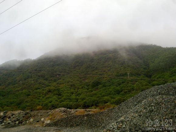 雨天钓鱼