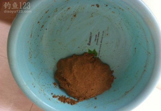 冬季野塘钓大鲤附颗粒饲料钓鲤鱼饵料配方