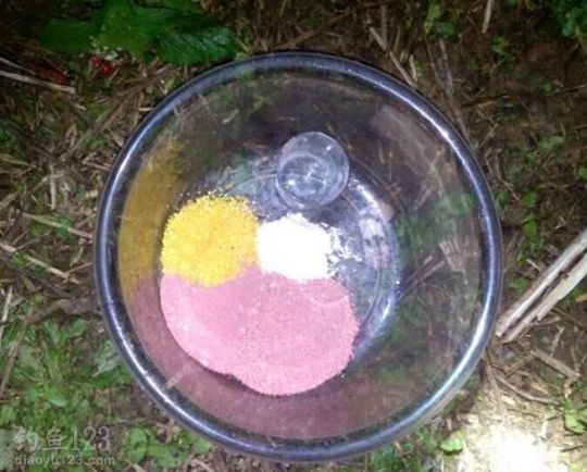 冬季钓沅江河岔狂拉22斤鲫鱼附鱼饵配方 