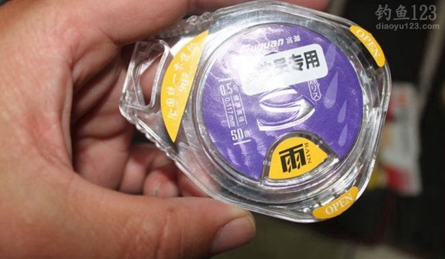 钓竿线组巧搭配顺利擒拿人工湖红鲤鱼