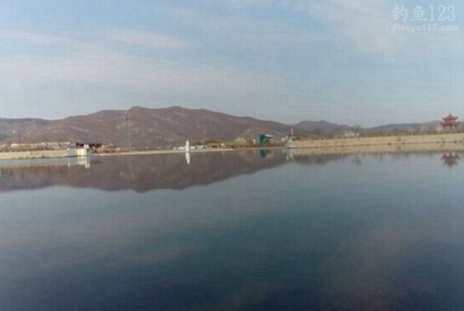 钓竿线组巧搭配顺利擒拿人工湖红鲤鱼