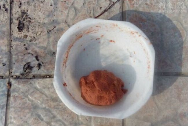 钓竿线组巧搭配顺利擒拿人工湖红鲤鱼