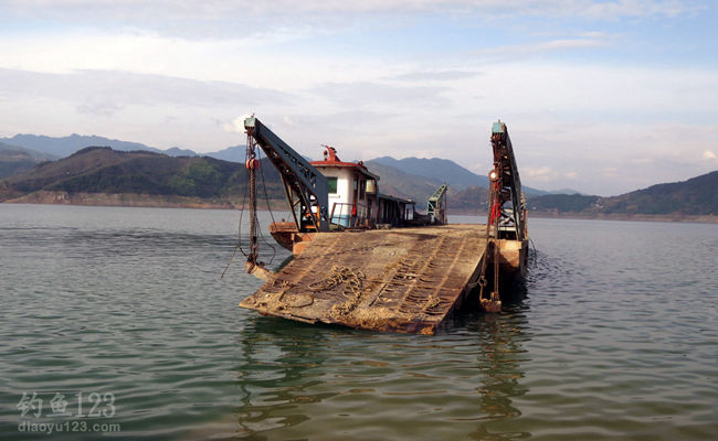 筏钓白龙湖