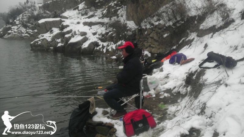 栾川钓鱼人独钓寒江雪