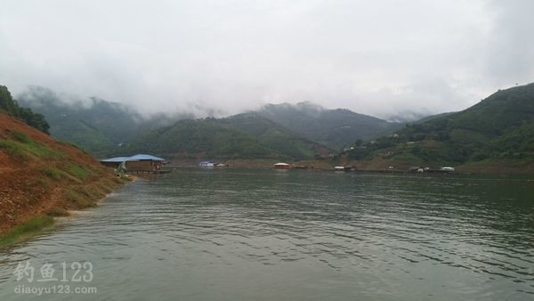 浓雾下的万峰