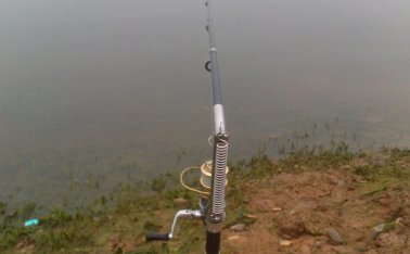 在三岔湖用弹簧杆钓到大鲤鱼