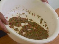 钓鱼使用饵料时，牢记这4点，钓到鱼并不难